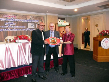 Kru Yotong, Branko, Naris